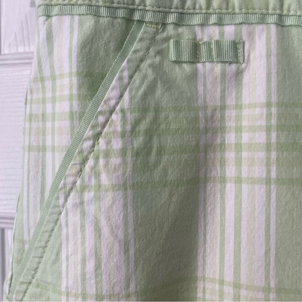 Izod XFG Women’s Size 14 Light Green Plaid 10.5” Inseam Golf Shorts - Picture 2 of 10